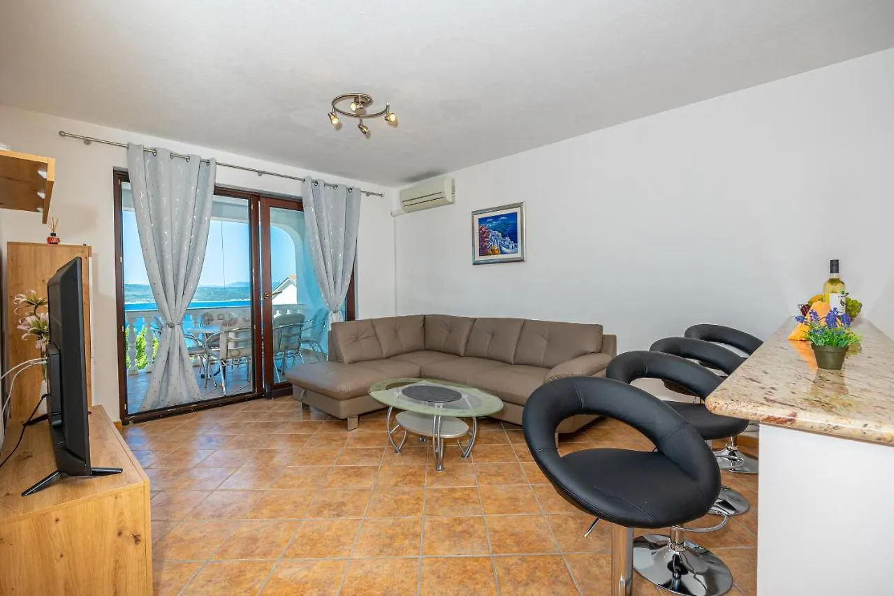 Apartments Lacic 2 Crikvenica 0*,